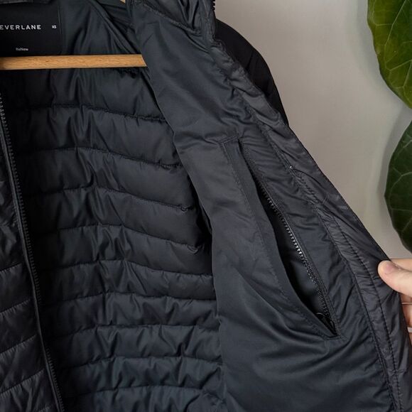 Everlane Renew Black Lightweight Puffer - Picture 5 of 5